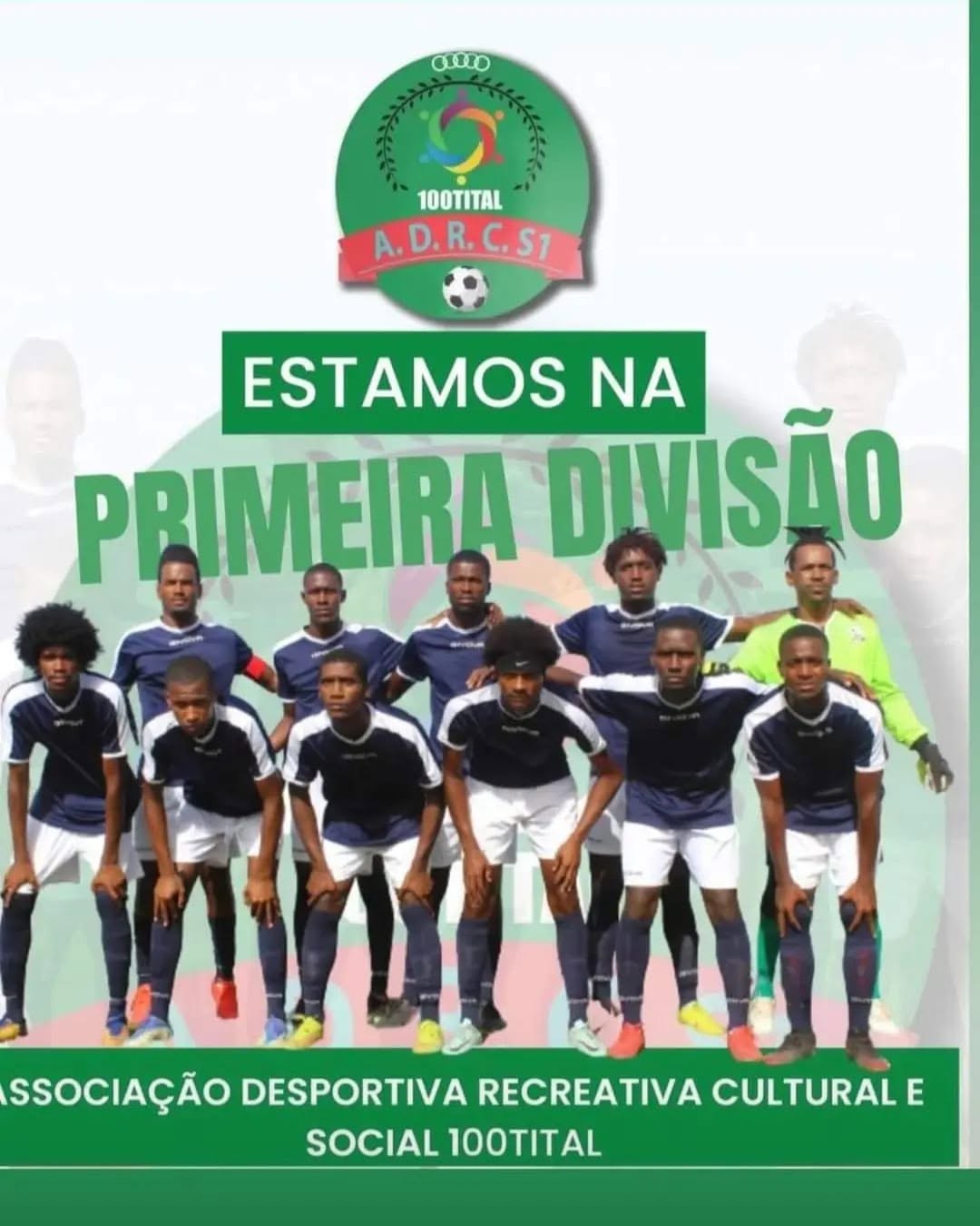 Equipa sénior do Desportivo 100Tital que conquistou a primeira subida à 1.ª Divisão